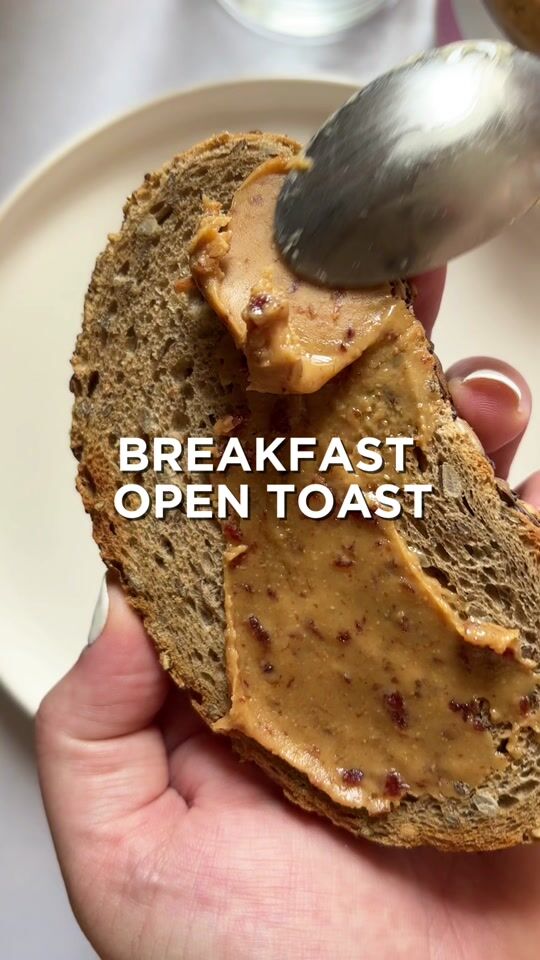 Γλυκό open toast με κάσιους-φράουλα, φρούτα, ποπ φαγόπυρο & κανέλα 