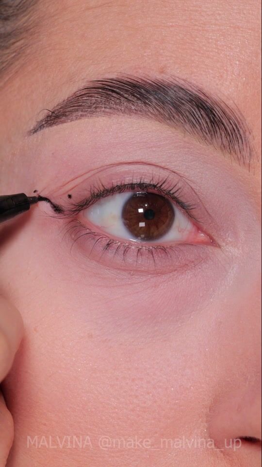 Eyeliner for Hooded Eyes ??