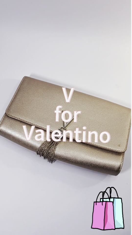 Valentino για special occasions! 👝💰💄