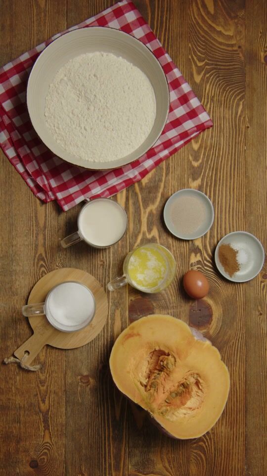 Zimtschnecken mit Kürbisteig in der Küchenmaschine