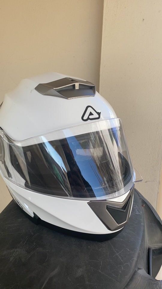High-quality helmet with Flip-Up and visor in white color!!?
