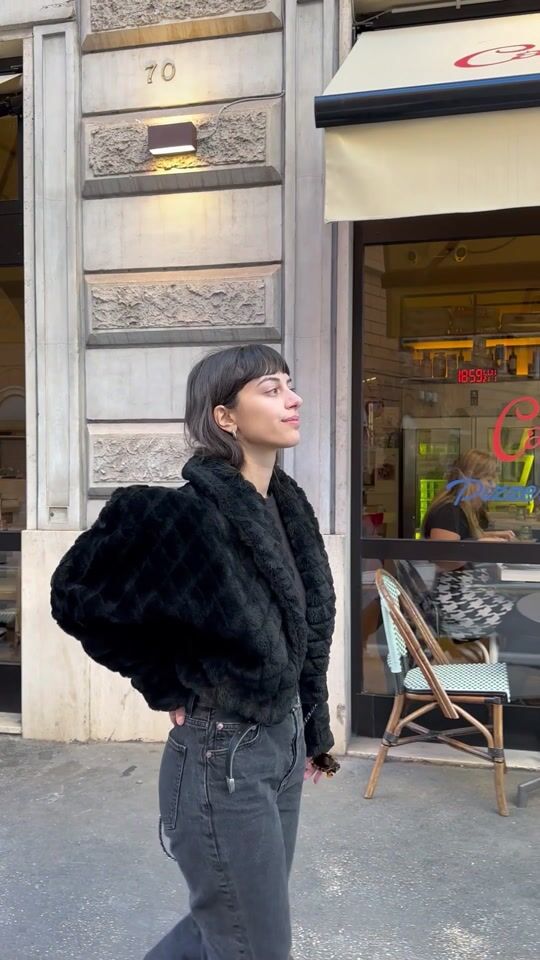 Total black outfit for brunch in Rome✨