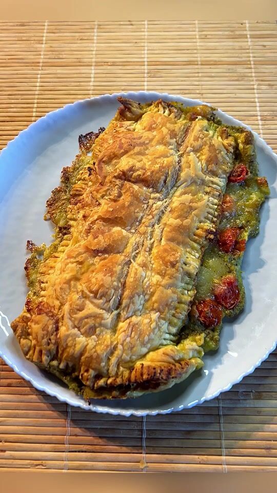 Strudel mit Basilikumpesto und Mozzarella