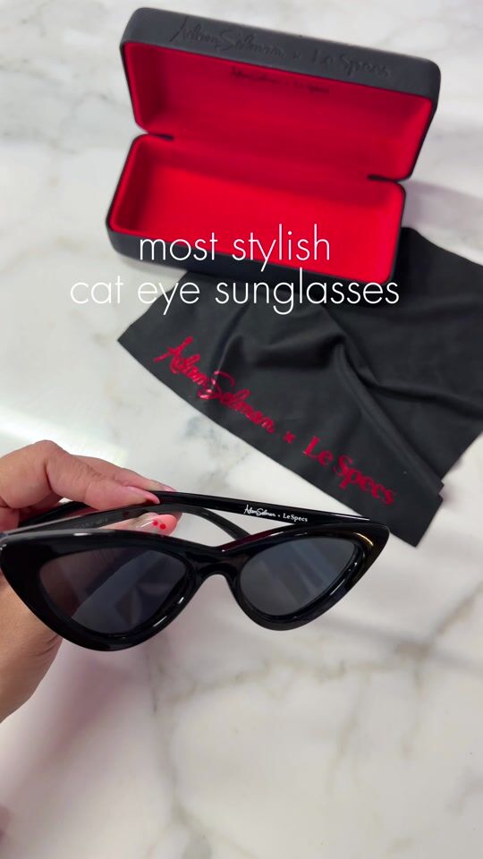 Die schönsten Katzenaugen-Sonnenbrillen sind von Le Specs! Einfach unglaublich!