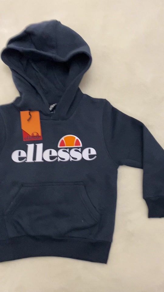 Schöner Kinder-Sweatshirt von Ellesse! ?