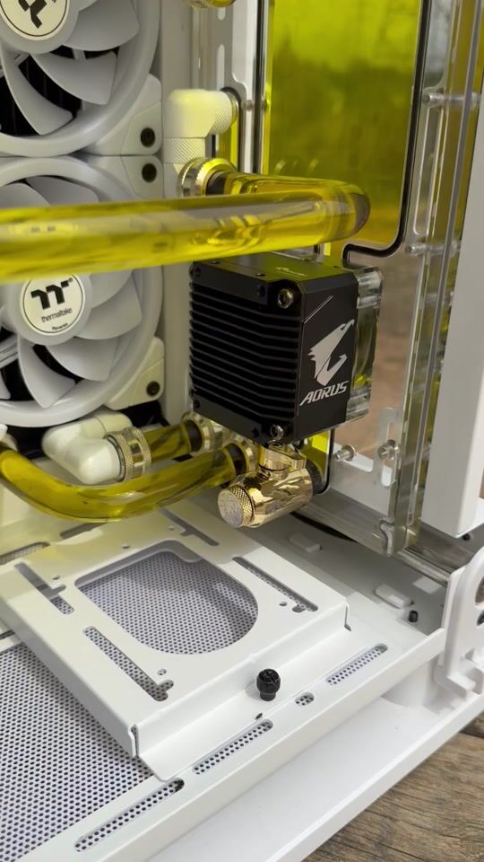 Überprüfung für Thermaltake Core P6 Gehärtetes Glas Gaming Midi Tower Computer Gehäuse mit Seitenfenster Weiß