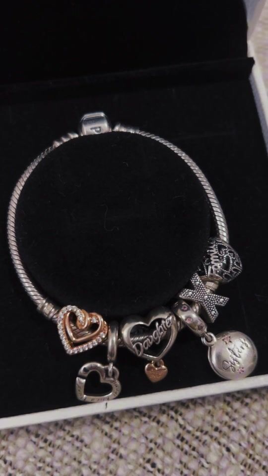 Pandora bracelet and charms: the best gift for all ages