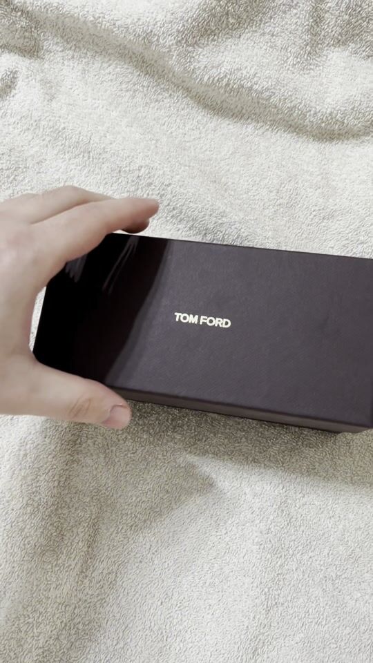 Unboxing: Tom Ford sunglasses ?