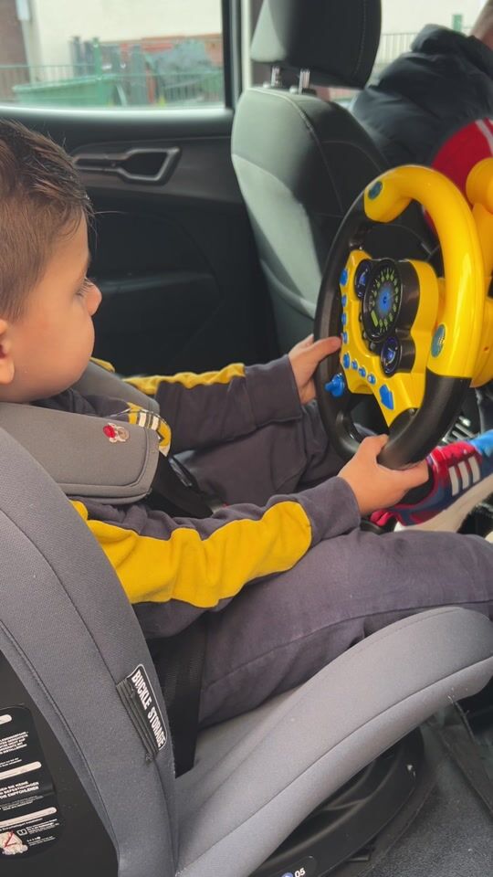 Steering wheel toy with sounds! Imitates dad and has fun ?