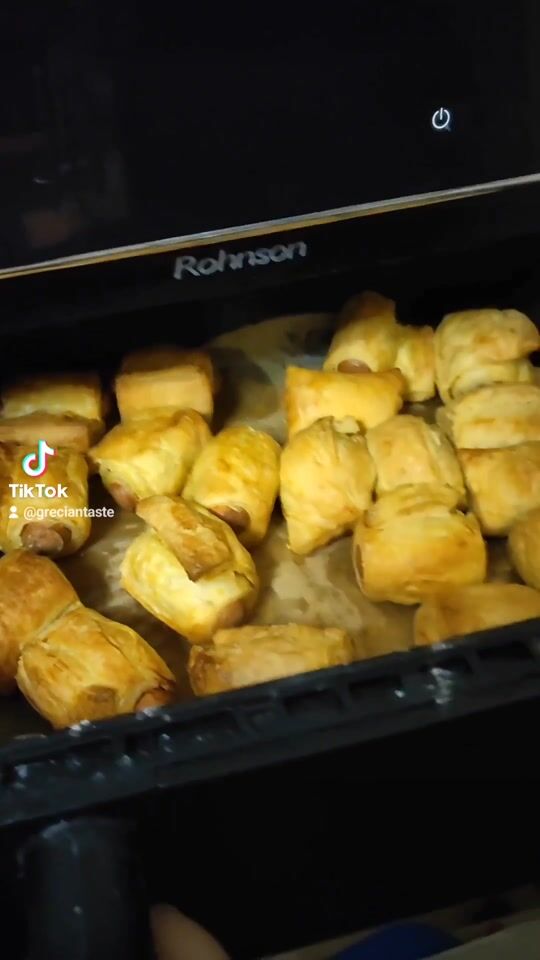 How many pastries can fit in an air fryer?