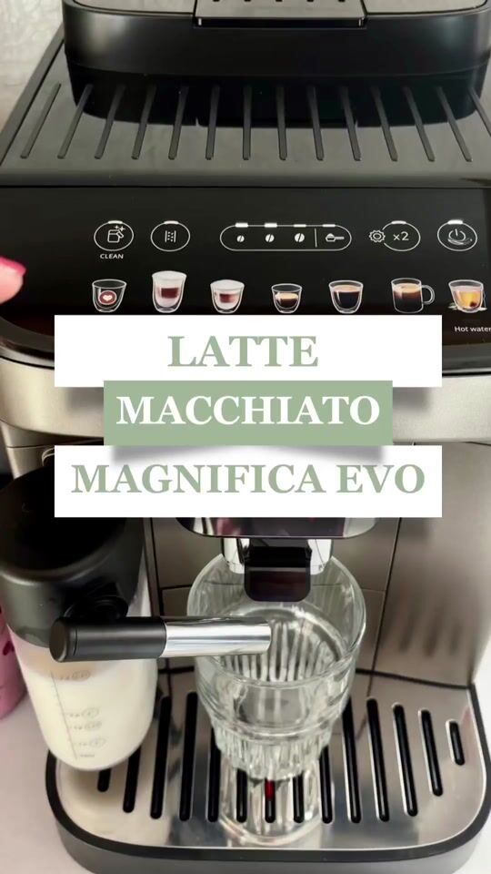 Latte Macchiato at the touch of a button with the De'Longhi Magnifica Evo