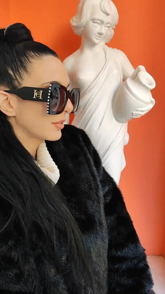 CAROLINA HERRERA sunglasses