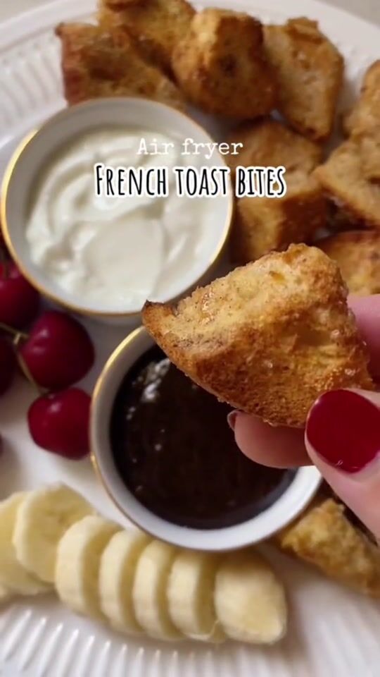 Bucățele de French toast preparate la aer fryer