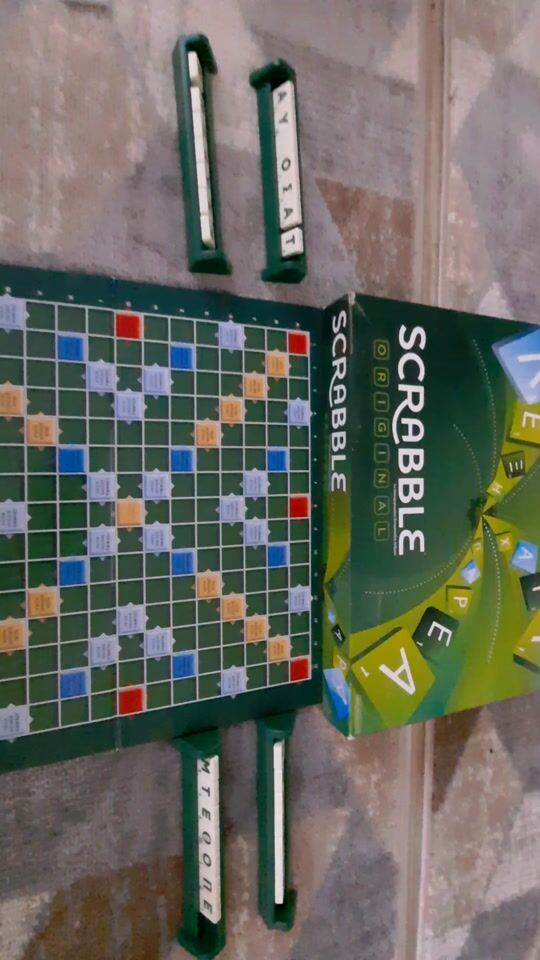 Αξιολόγηση για Mattel Επιτραπέζιο Παιχνίδι Scrabble Original Ελληνική Έκδοση για 2-4 Παίκτες 10+ Ετών