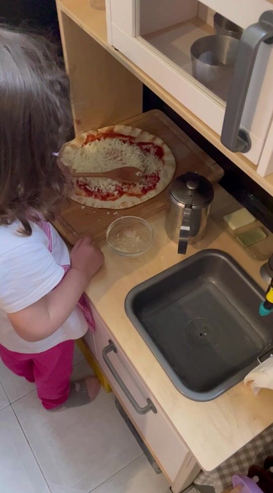 Selbstgemachte Pizza von unseren kleinen Köchen!