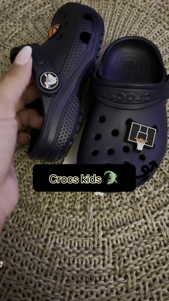 Kinder-Crocs ? Wir haben sie mit niedlichen Designs kombiniert und sie sind perfekt herausgekommen ?✨