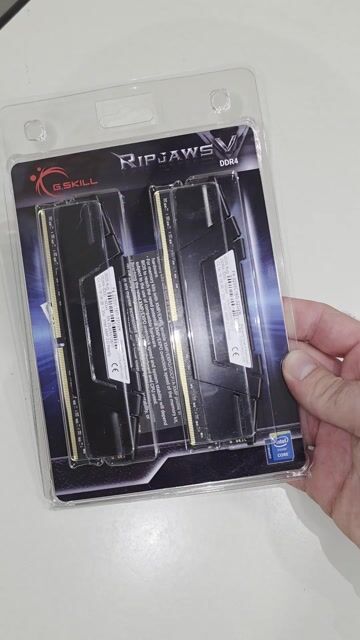 G.Skill Ripjaws V 32GB DDR4 RAM cu 2 module (2x16GB) și Viteză