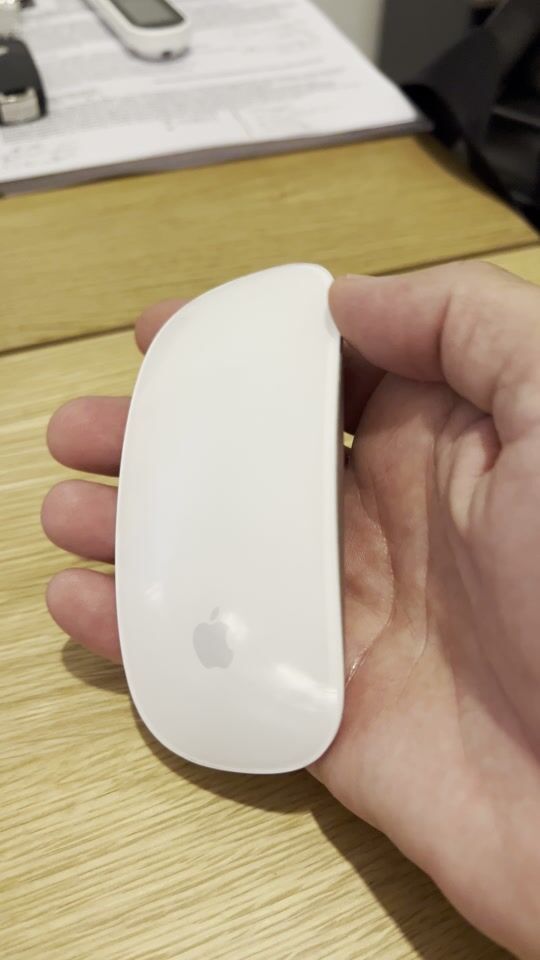 Recenzie pentru Apple Magic Mouse 3, Mouse Bluetooth Wireless, Alb