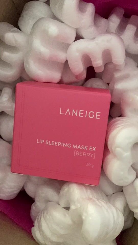 Unboxing the famous lip sleeping mask by Laneige 💤🧖🏻‍♀️