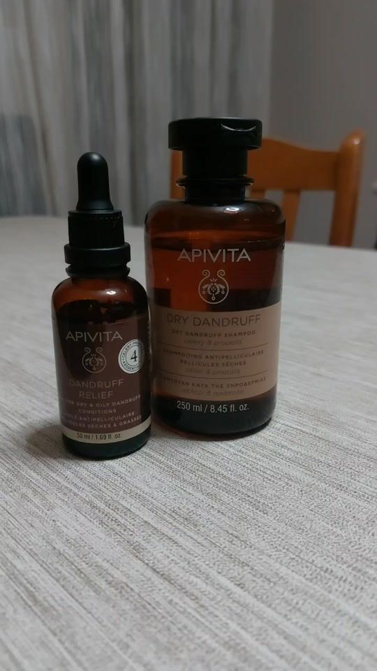 Shampoo and oil by Apivita against dry skin!