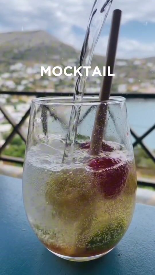 Mocktail με φράουλες, lime & δύοσμο