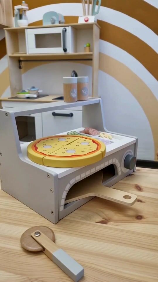 Wooden Pizza Oven – Fun with Flavor and Imagination